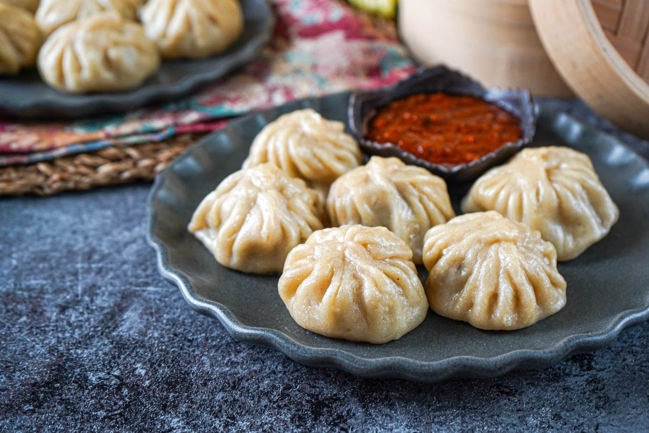 Steamed chicken momos, ready to eat